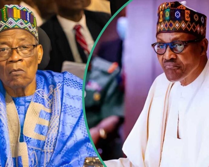IBB Ya Yi Ta’aziyya Ga Aisha Buhari, Ya Bayyana Dangantakarsa Da Buhari Da Gudunmawar Marigayi Ga Kasa IBB Ya Yi Ta’aziyya Ga Aisha Buhari, Ya Bayyana Dangantakarsa Da Buhari Da Gudunmawar Marigayi Ga Kasa