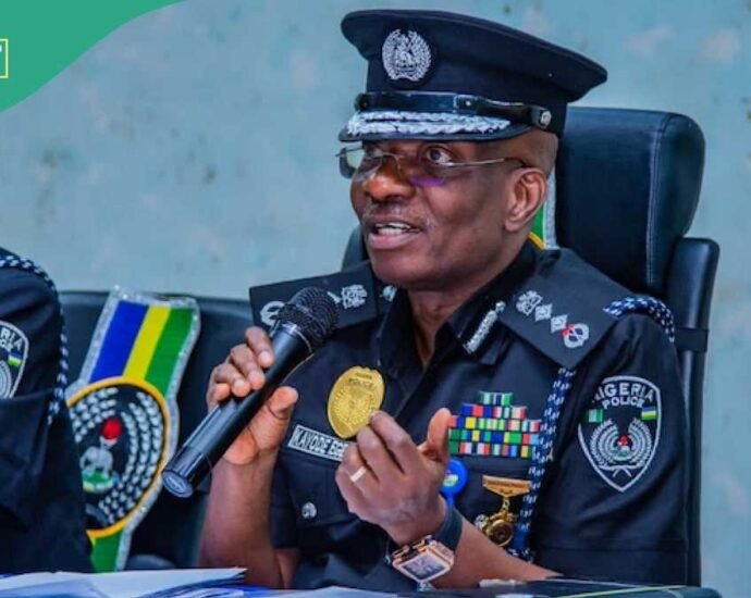 ‘Yan Sanda Sun Kama Sojoji Biyu da Mata Uku a Wani Samame na Kungiyar Aiye a Jihar Ogun