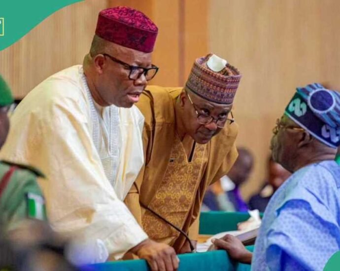 Tinubu Ya Nemi Ƙarin Bashin Dala Miliyan 347 Domin Kammala Aikin Titin Legas-Calabar Tinubu Ya Nemi Ƙarin Bashin Dala Miliyan 347 Domin Kammala Aikin Titin Legas-Calabar