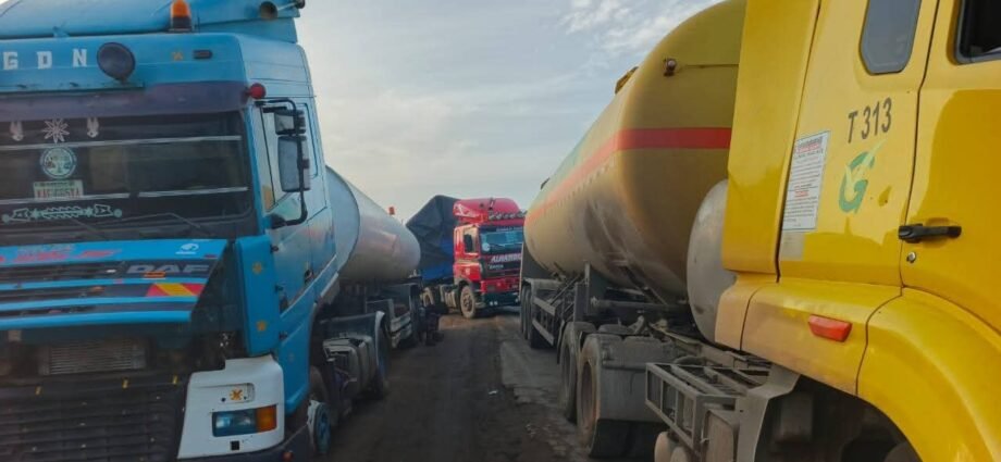 Cunkoson Motoci Ya Tsaurara Hanyar Okpella-Okene, Matafiya Sun Tsaya Fiye Da Kwana