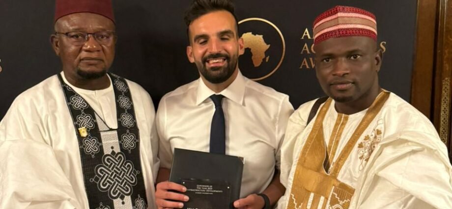 Gwamna Abba Kabir Yusuf Ya Samu Lambar Yabo Ta Ci Gaban Kayayyakin More Rayuwa A Landan Gwamna Abba Kabir Yusuf Ya Samu Lambar Yabo Ta Ci Gaban Kayayyakin More Rayuwa A Landan