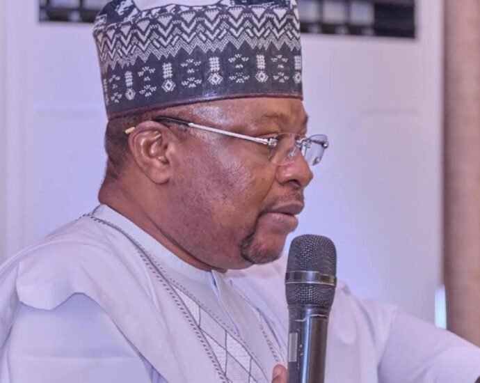 Sanata Smart Adeyemi Ya Taya Sanata Sadiku Ohere Barka da Cikar Shekara 59 Sanata Smart Adeyemi Ya Taya Sanata Sadiku Ohere Barka da Cikar Shekara 59