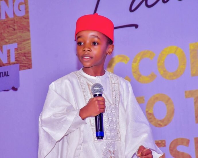 Yaron Buhari Ya Rera Waƙar Soyayya Ga Marigayi Shugaba Muhammadu Buhari Yaron Buhari Ya Rera Waƙar Soyayya Ga Marigayi Shugaba Muhammadu Buhari