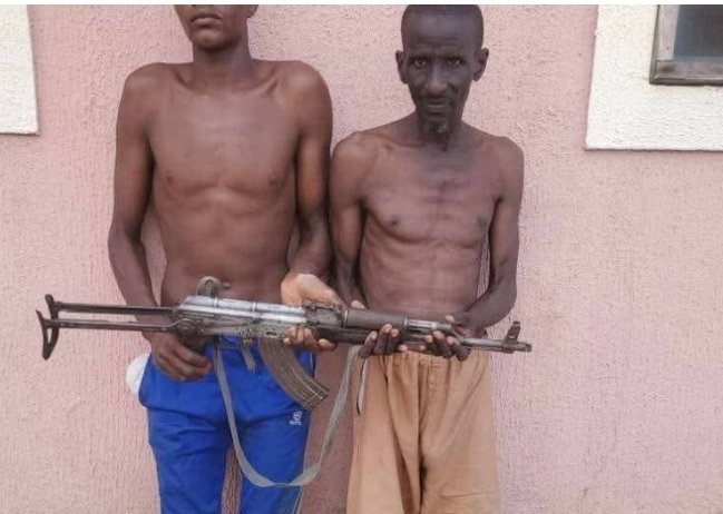 Sojojin Najeriya Sun Kama Wadanda Suke Safarar Bindiga AK-47 A Taraba Sojojin Najeriya Sun Kama Wadanda Suke Safarar Bindiga AK-47 A Taraba