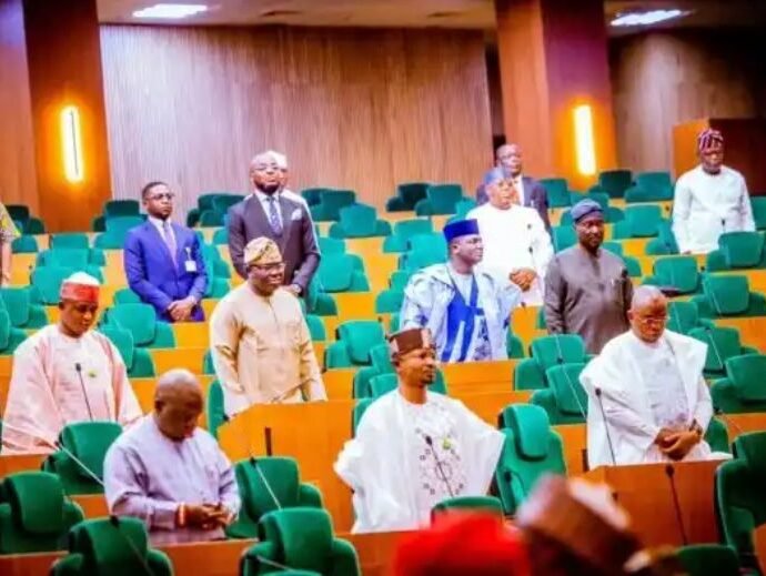 Yan Majalisar Wakilai Bakwai Daga Akwa Ibom Sun Sauya Sheka Zuwa APC – PDP Ta Rasa Mambobi Shida, YPP Daya Yan Majalisar Wakilai Bakwai Daga Akwa Ibom Sun Sauya Sheka Zuwa APC – PDP Ta Rasa Mambobi Shida, YPP Daya