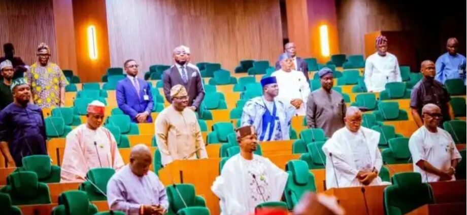 Yan Majalisar Wakilai Bakwai Daga Akwa Ibom Sun Sauya Sheka Zuwa APC – PDP Ta Rasa Mambobi Shida, YPP Daya Yan Majalisar Wakilai Bakwai Daga Akwa Ibom Sun Sauya Sheka Zuwa APC – PDP Ta Rasa Mambobi Shida, YPP Daya