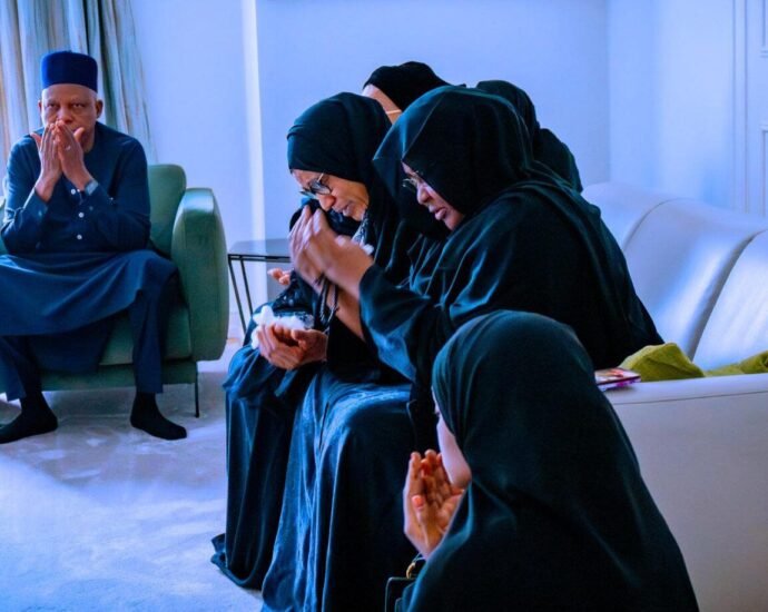 Mataimakin Shugaban Kasa Shettima Ya Tafi London Don Ta’aziyar Iyalan Marigayi Shugaba Buhari Mataimakin Shugaban Kasa Shettima Ya Tafi London Don Ta’aziyar Iyalan Marigayi Shugaba Buhari