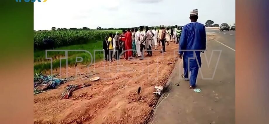 Hatsarin Mota Ya Kashe Mutane 12 A Hanyar Zaria-Kano Saboda Lalacewar Injin