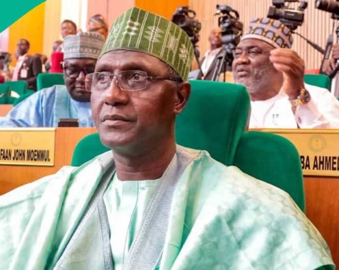 Sanata Abdulaziz Yar’adua Ya Musanta Jita-Jitar Ficewa Daga Jam’iyyar APC