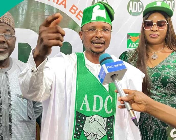 ADC Ta Dakatar da Dan Majalisar Wakilai Leke Abejide Kan Zargin Rashin Biyayya da Hadaka da APC