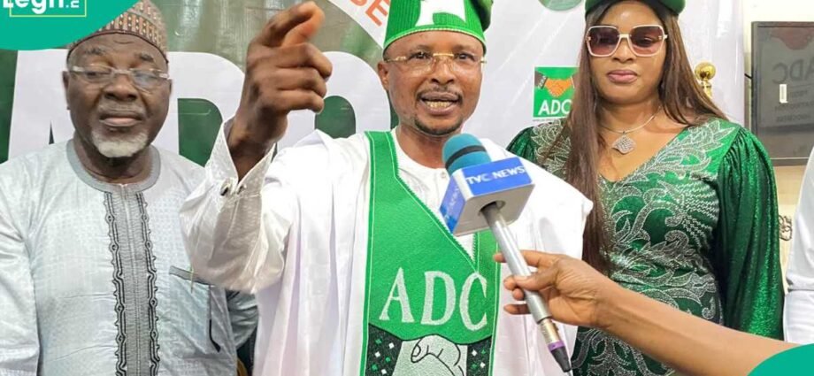 ADC Ta Dakatar da Dan Majalisar Wakilai Leke Abejide Kan Zargin Rashin Biyayya da Hadaka da APC ADC Ta Dakatar da Dan Majalisar Wakilai Leke Abejide Kan Zargin Rashin Biyayya da Hadaka da APC