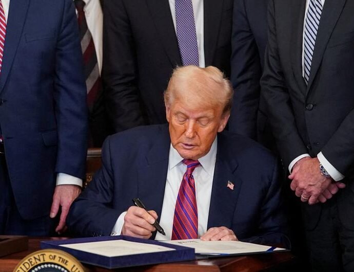 Trump Ya Kara Harajin Kayayyakin Kanada Zuwa Kashi 35%