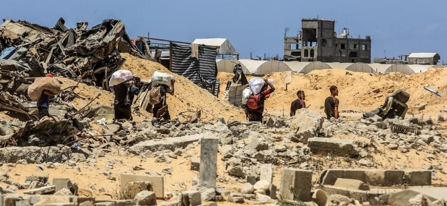 Sojojin Jamus Sun Fara Jefa Kayayyakin Agaji Ta Sama Zuwa Gaza Sojojin Jamus Sun Fara Jefa Kayayyakin Agaji Ta Sama Zuwa Gaza