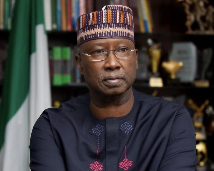 Boss Mustapha Ya Ƙaryata Jita-Jitar Barin APC Don Komawa ADC