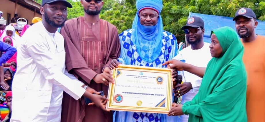 Ƙungiyar SCN Ta Sami Kyauta Saboda Gudummawarta Ga Ilimi Da Ci Gaban Al’umma a Bida Ƙungiyar SCN Ta Sami Kyauta Saboda Gudummawarta Ga Ilimi Da Ci Gaban Al’umma a Bida