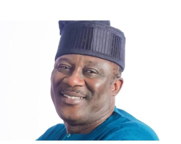 Sanata Smart Adeyemi Ya Cika Shekara 65, Gwamnatin Kogi Ta Yaba Masa Da Sadaukarwarsa
