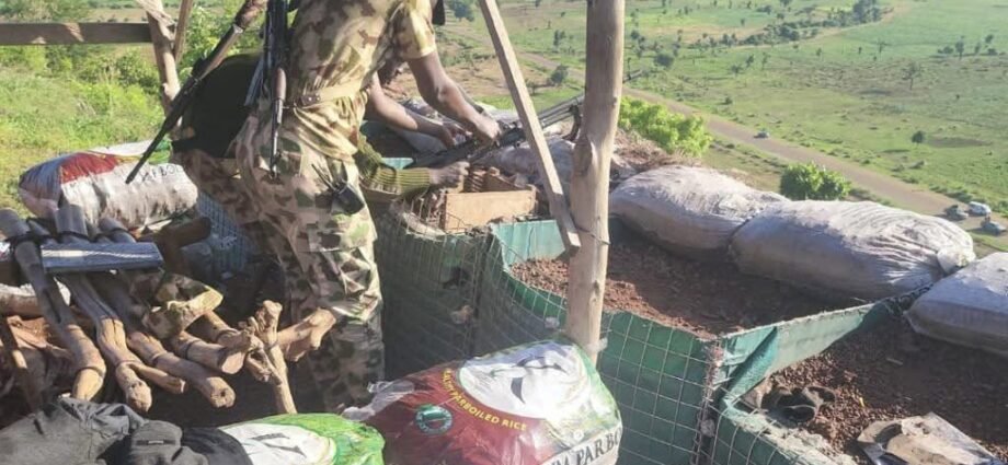 Sojojin Najeriya Sun Kashe ‘Yan Ta’adda Biyu, Sun Kwato Makamai A Jihohin Zamfara Da Kebbi Sojojin Najeriya Sun Kashe ‘Yan Ta’adda Biyu, Sun Kwato Makamai A Jihohin Zamfara Da Kebbi