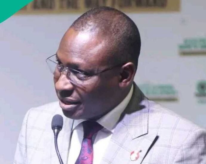 Shugaban EFCC Ya Yi Kira Ga Haɗin Kai A Yaki Da Cin Hanci