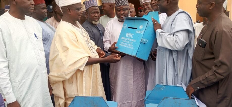 Gwamnatin Sokoto da UNICEF Sun Ƙarfafa Sadarwa da Shigar Jama’a: An Gabatar da Akwatunan Shawarwari 332 da Teburin Taimako 166