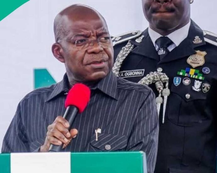 Gwamna Alex Otti Ya Bayyana Ranar Da Zai Yi Ritaya Daga Siyasa Bayan Sukar Ziyarar Nnamdi Kanu Gwamna Alex Otti Ya Bayyana Ranar Da Zai Yi Ritaya Daga Siyasa Bayan Sukar Ziyarar Nnamdi Kanu