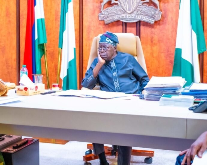 Haramcin Tinubu na Rike ‘Yan Sanda Ga Manya-Manyan Mutane: Gwajin Ƙuduri, Ƙalubalen Al’ada, Da Yadda Jama’a Za Su Shiga