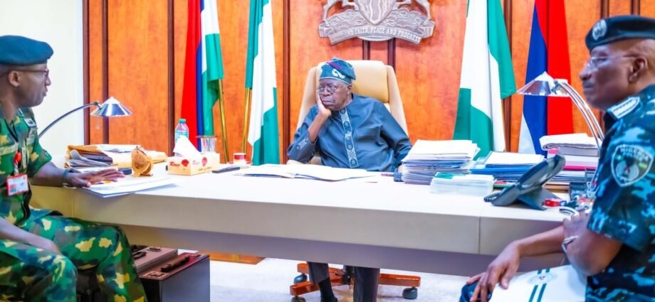 Haramcin Tinubu na Rike ‘Yan Sanda Ga Manya-Manyan Mutane: Gwajin Ƙuduri, Ƙalubalen Al’ada, Da Yadda Jama’a Za Su Shiga