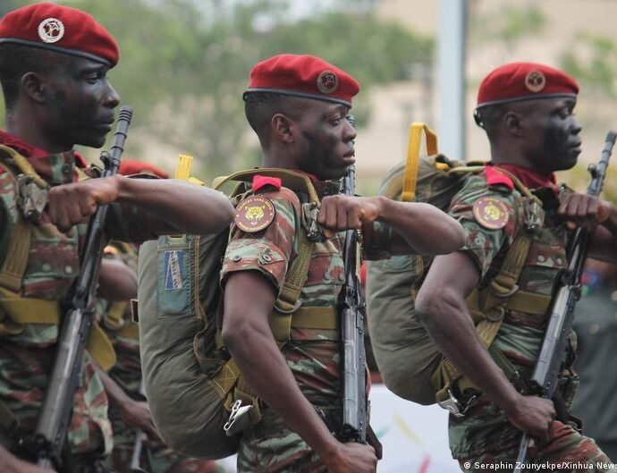 Benin: An Saki Sojojin Da Aka Kama A Yunkurin Juyin Mulki, Amma Matsalolin Tsaro Na Ci Gaba Benin: An Saki Sojojin Da Aka Kama A Yunkurin Juyin Mulki, Amma Matsalolin Tsaro Na Ci Gaba