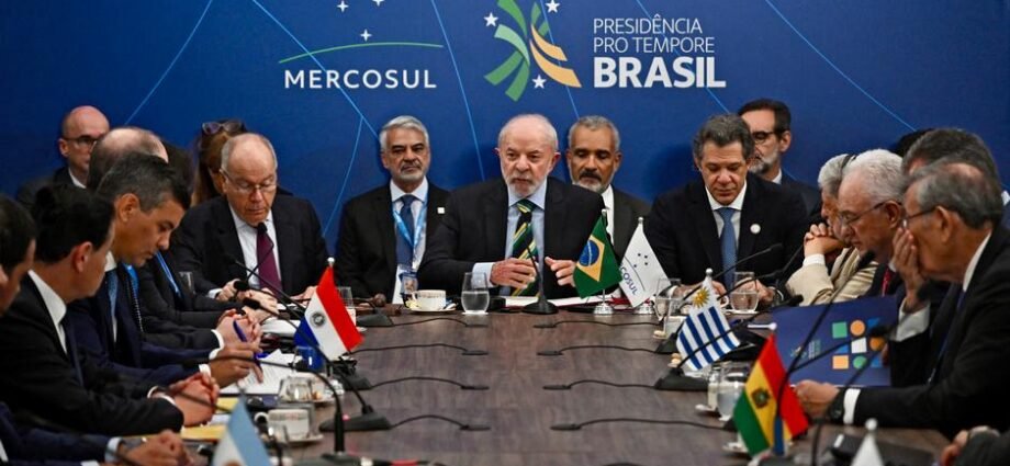 Brazil Ta Tsawaita Hannu Ga Venezuela: Fahimtar Matsalar Kudancin Amurka da Barazanar Soji Brazil Ta Tsawaita Hannu Ga Venezuela: Fahimtar Matsalar Kudancin Amurka da Barazanar Soji