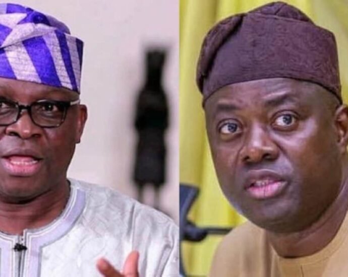 Kawo Shaida: Gwamna Makinde Ya Fadi Gaskiya Kan Kudin Naira Biliyan 50 Da Fayose Ya Zarge Shi, Ya Bayyana Yadda Ya Biya Wa Wadanda Fashewar Ibadan Ta Shafa Kawo Shaida: Gwamna Makinde Ya Fadi Gaskiya Kan Kudin Naira Biliyan 50 Da Fayose Ya Zarge Shi, Ya Bayyana Yadda Ya Biya Wa Wadanda Fashewar Ibadan Ta Shafa