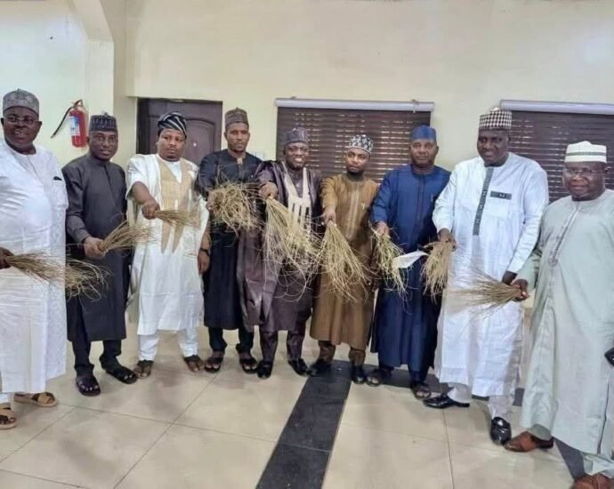 Rikicin Jam’iyyu a Zamfara: ‘Yan Majalisa Shida Sun Bar PDP, Sun Koma APC – Dalilai da Sakamako Rikicin Jam’iyyu a Zamfara: ‘Yan Majalisa Shida Sun Bar PDP, Sun Koma APC – Dalilai da Sakamako