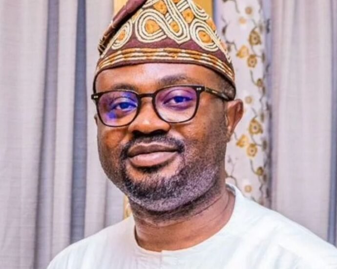 Gwamnatin Tarayya Ta Ayyana Hutun Kirsimeti da Sabuwar Shekara: Yadda Wannan Ke Tasiri Tattalin Arzikin Ƙasa Gwamnatin Tarayya Ta Ayyana Hutun Kirsimeti da Sabuwar Shekara: Yadda Wannan Ke Tasiri Tattalin Arzikin Ƙasa