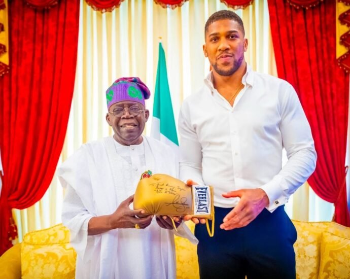 Shugaba Tinubu Ya Yi Ta’aziyya Ga Anthony Joshua: Bala’in Hatsarin Mota Ya Kashe Masu Horar Da Shi Biyu A Ogun